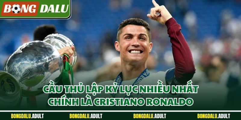 Cầu thủ lập kỷ lục nhiều nhất chính là Cristiano Ronaldo